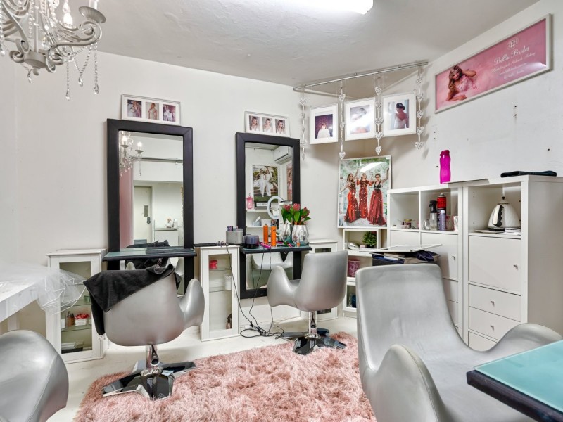 934 Logan Road, Holland Park West QLD 4121