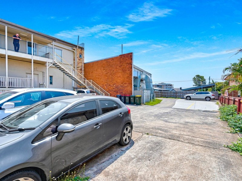 934 Logan Road, Holland Park West QLD 4121