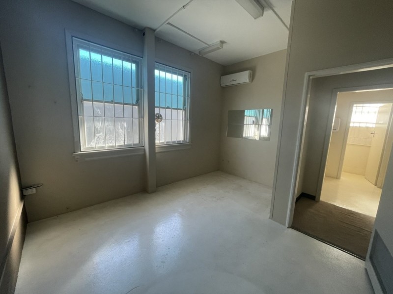 934 Logan Road, Holland Park West QLD 4121