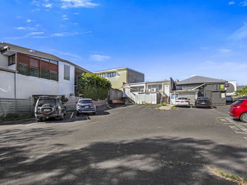 627 Logan Road, Greenslopes QLD 4120