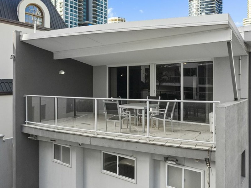 80 Ferny Avenue, Surfers Paradise QLD 4217