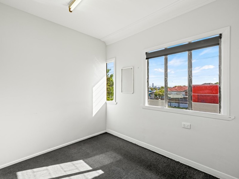 211 Juliette Street, Greenslopes QLD 4120