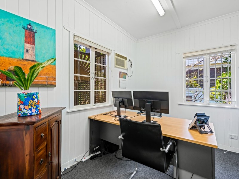 31 Samuel Street, Camp Hill QLD 4152