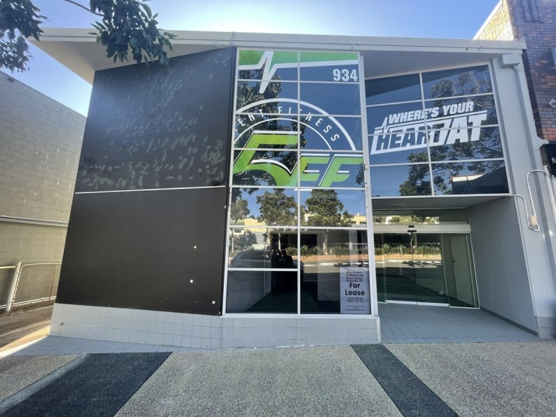 934 Logan Road, Holland Park West QLD 4121