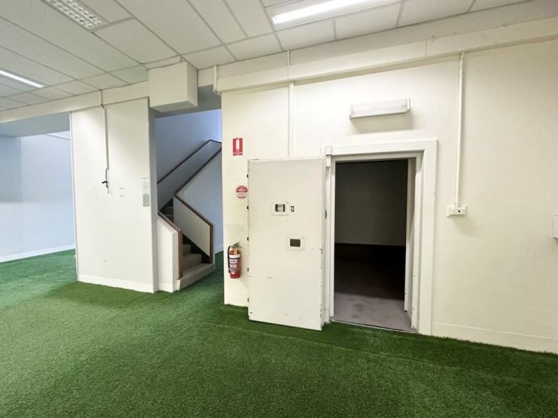 934 Logan Road, Holland Park West QLD 4121