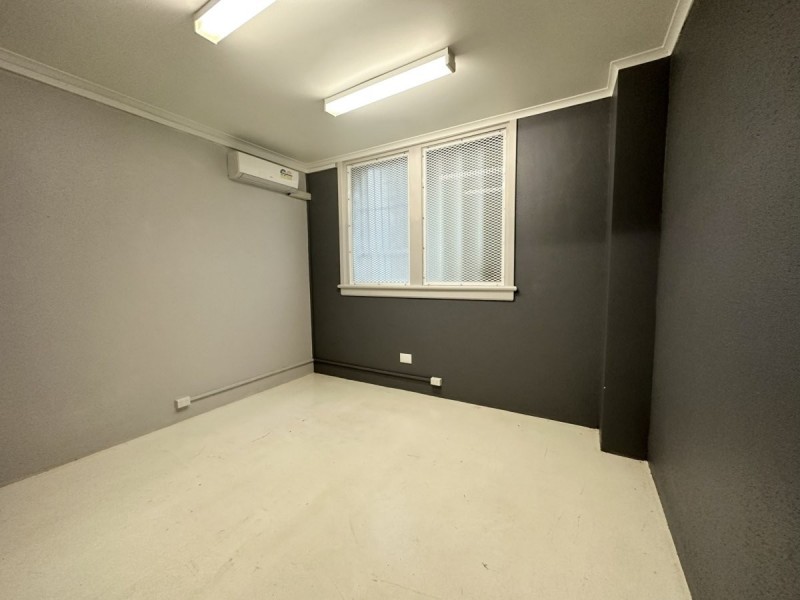 934 Logan Road, Holland Park West QLD 4121