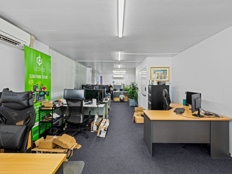 3843-3845 Pacific Highway, Tanah Merah QLD 4128