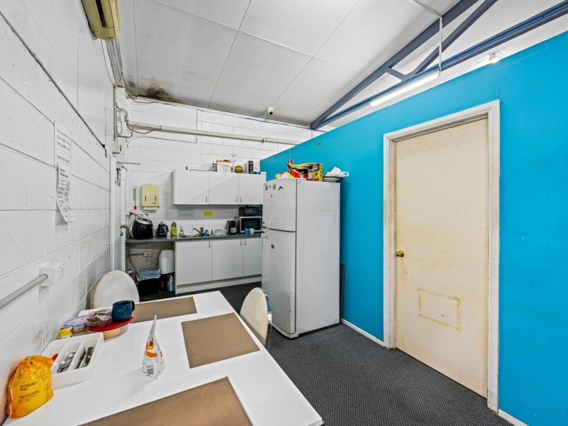 3843-3845 Pacific Highway, Tanah Merah QLD 4128