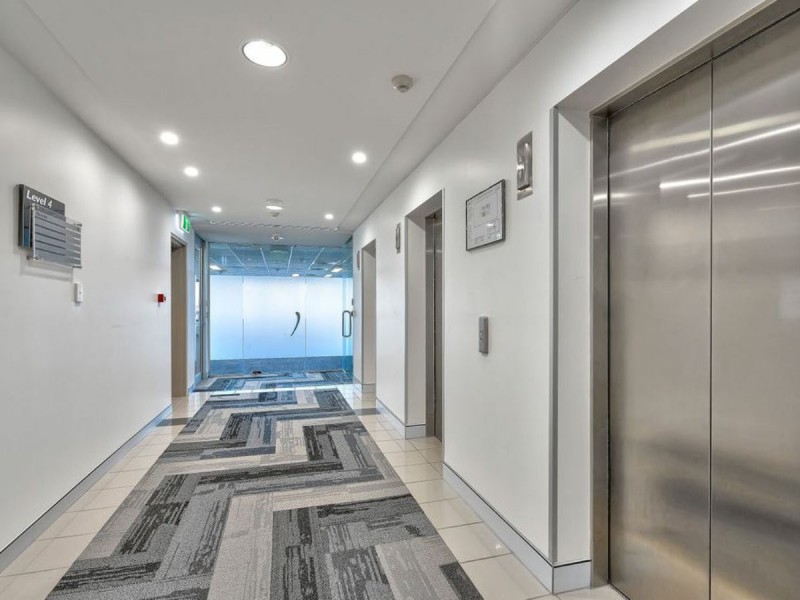 303 Coronation Drive, Milton QLD 4064