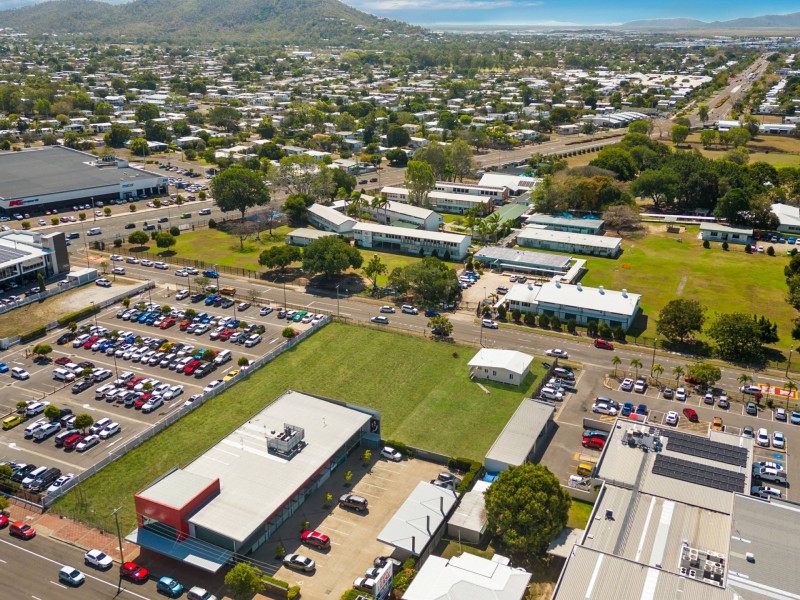 323 Ross River Road, Aitkenvale QLD 4814