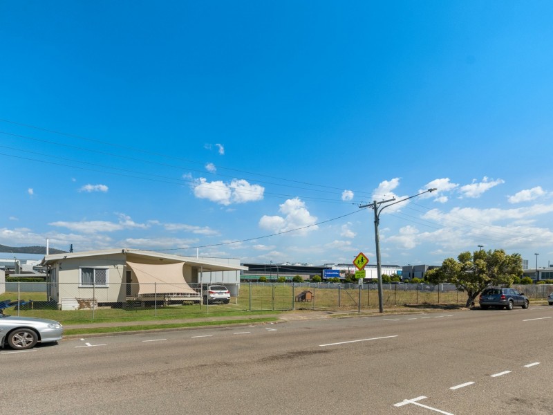 323 Ross River Road, Aitkenvale QLD 4814