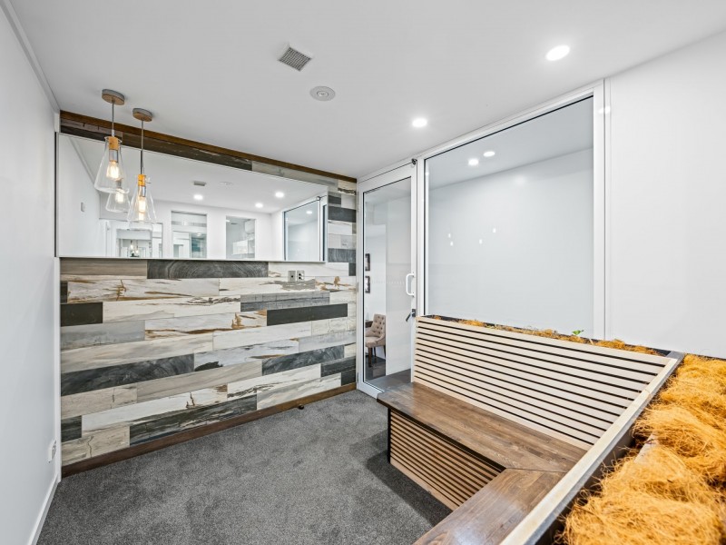 20 Racecourse Road, Hamilton QLD 4007