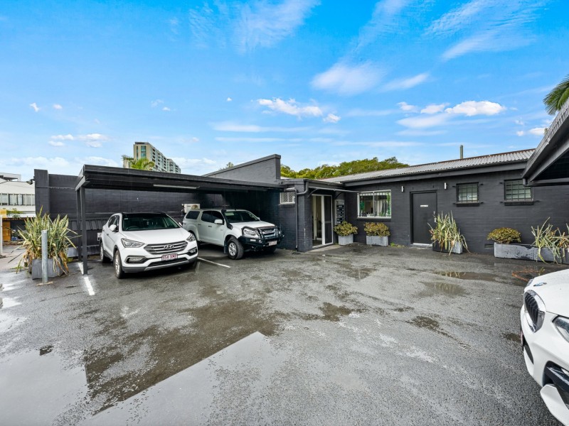 20 Racecourse Road, Hamilton QLD 4007