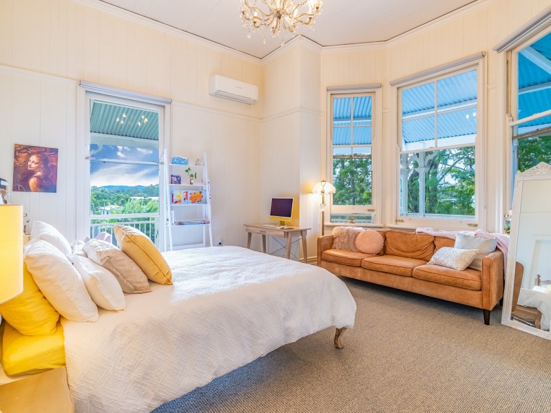 135 Brougham Street, Fairfield QLD 4103