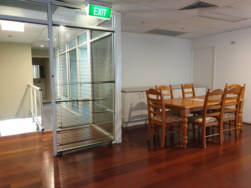 95 Ashmore Rd, Bundall QLD 4217