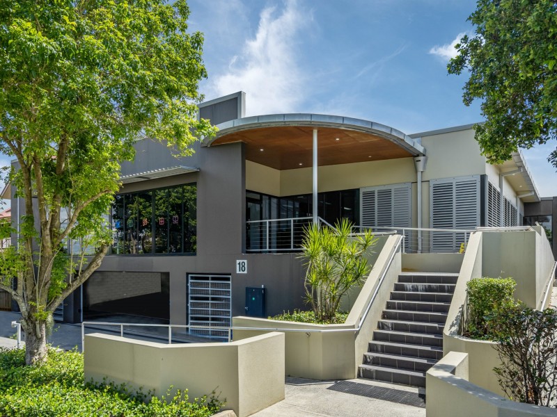 18 Vanessa Boulevard, Springwood QLD 4127