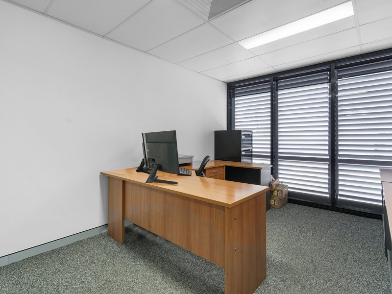 18 Vanessa Boulevard, Springwood QLD 4127