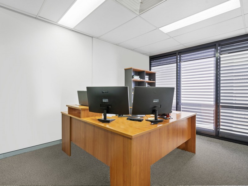 18 Vanessa Boulevard, Springwood QLD 4127