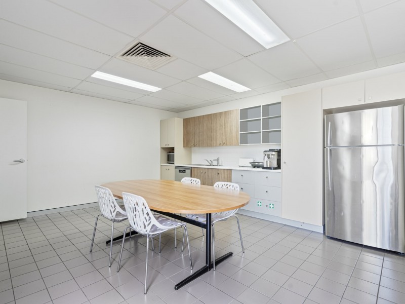 18 Vanessa Boulevard, Springwood QLD 4127