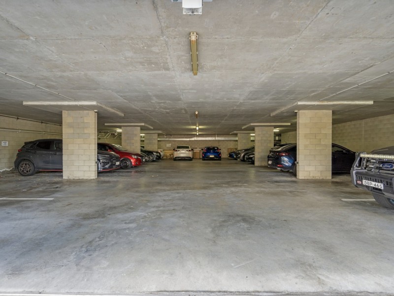 18 Vanessa Boulevard, Springwood QLD 4127