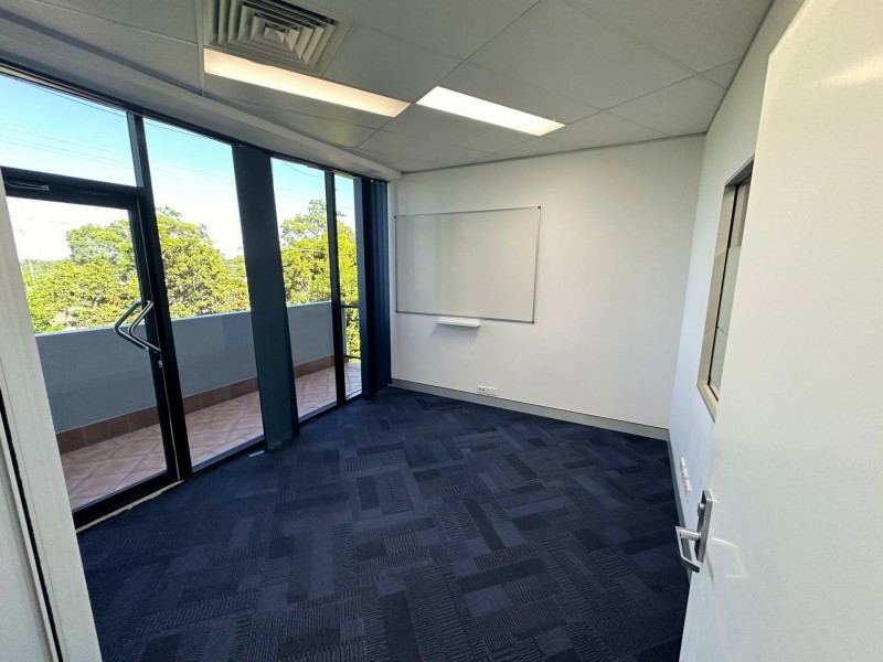 1-3/2 Jamberoo Street, Springwood QLD 4127