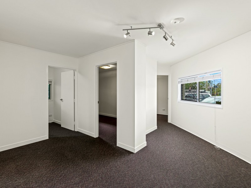 109 Waverley Road, Camp Hill QLD 4152