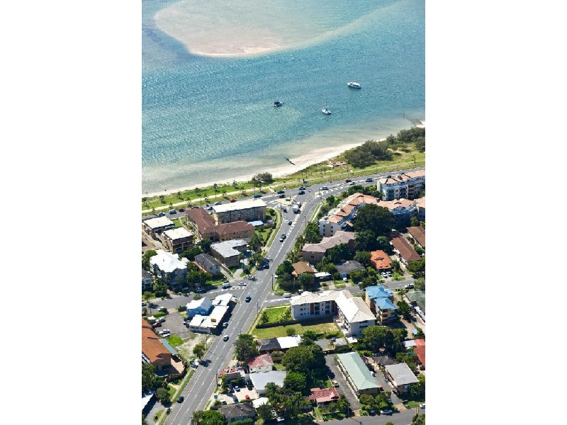 18 Brisbane Road, Labrador QLD 4215