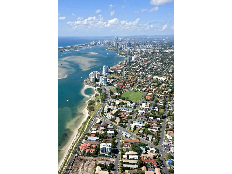 18 Brisbane Road, Labrador QLD 4215