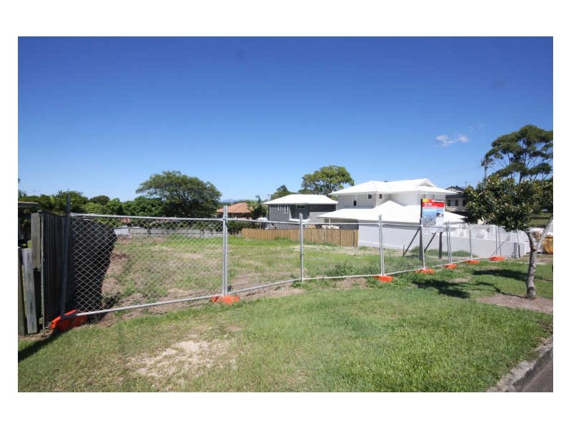 18 Fourth Street, Labrador QLD 4215