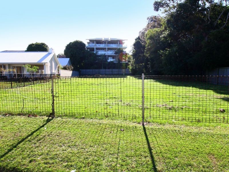 30 Brighton Pde, Southport QLD 4215
