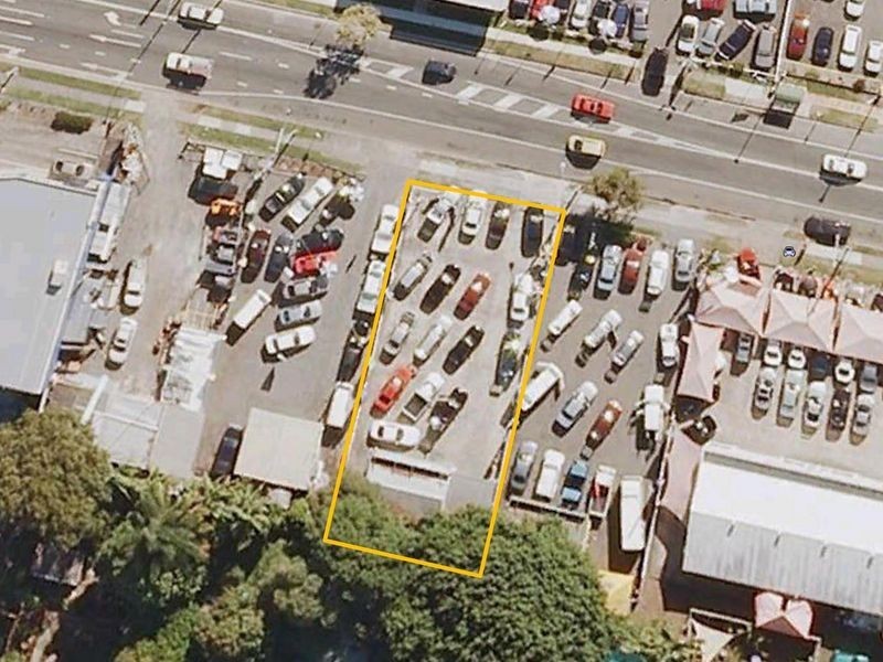 56 Brisbane Road, Labrador QLD 4215