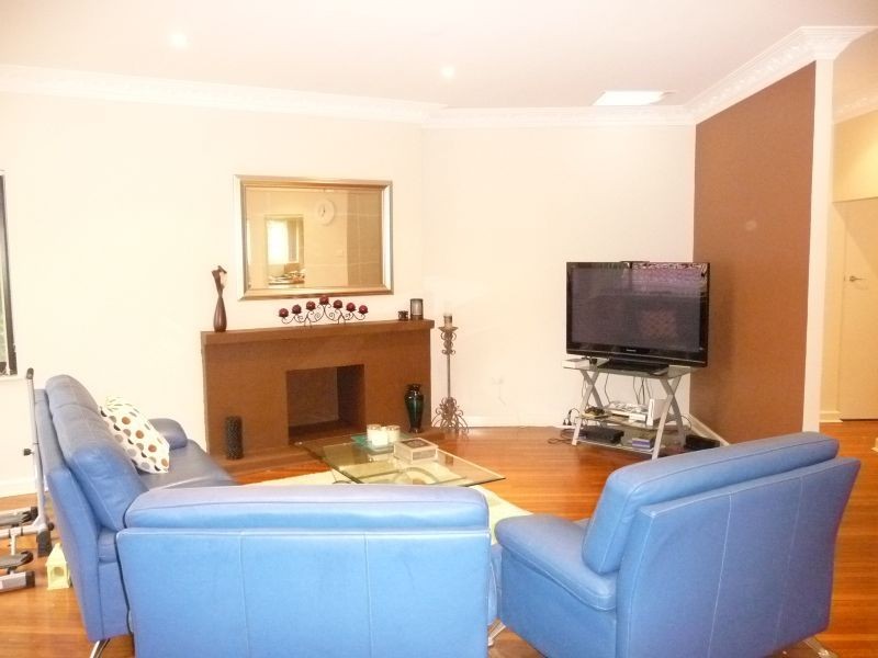 24 Currie Road, Forestville NSW 2087