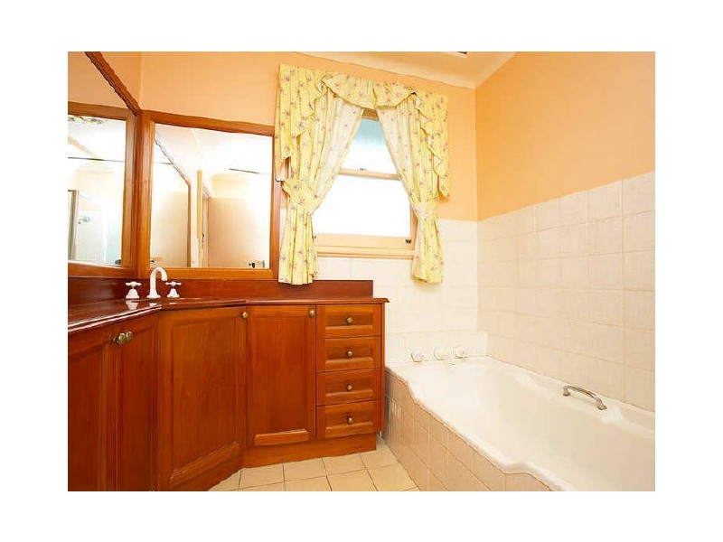 43 Roscommon Crescent, Killarney Heights NSW 2087
