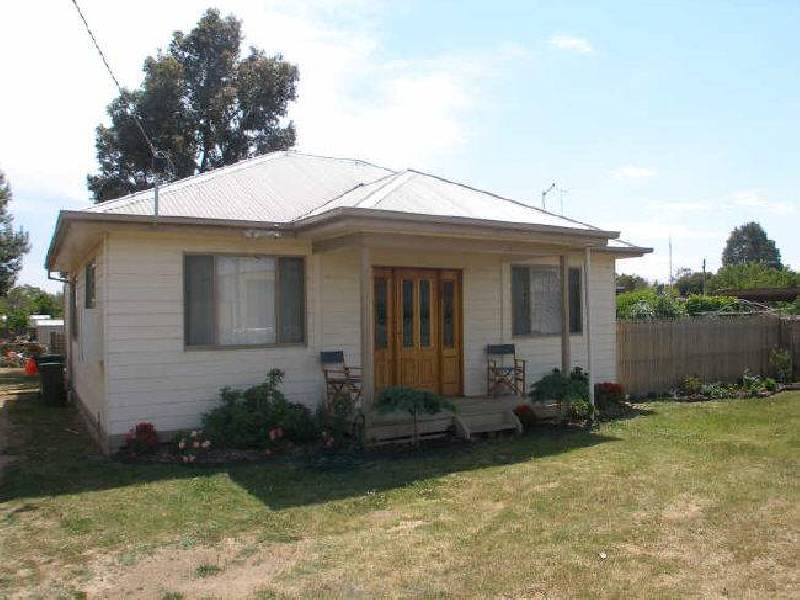 12 Blyth Street, Maffra VIC 3860