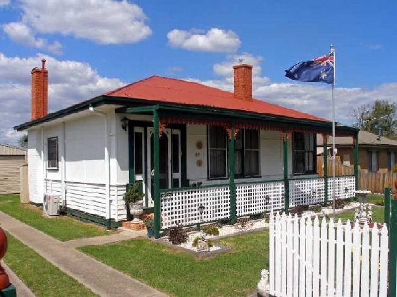 84 Powerscourt Street, Maffra VIC 3860