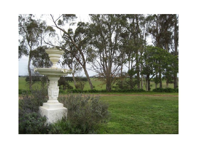 420 Stratford Rd, Maffra VIC 3860