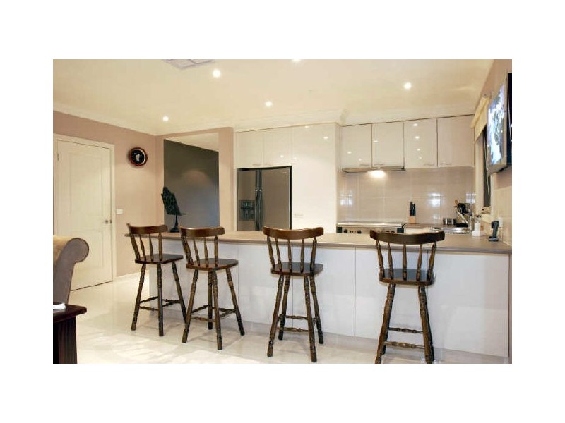 8 Bakker Place, Maffra VIC 3860