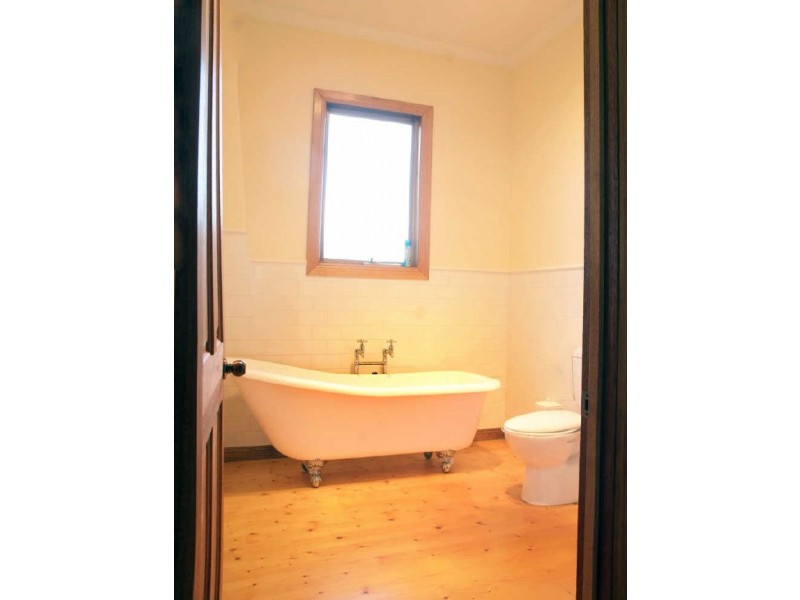 36 Stratford Rd, Maffra VIC 3860