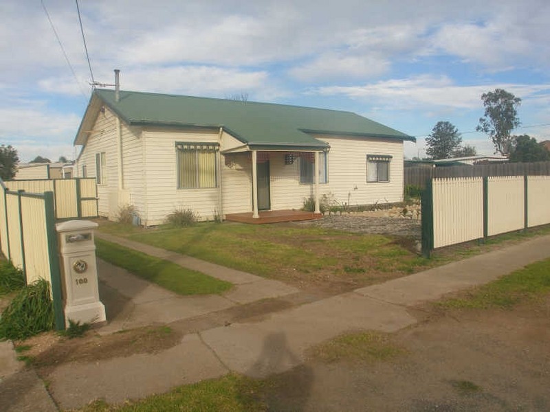 100 McAdam Street, Maffra VIC 3860
