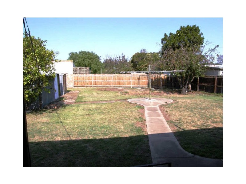 24 Pearson Street, Maffra VIC 3860