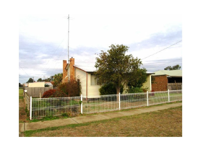 84 Knight St, Maffra VIC 3860