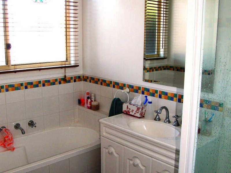 10 Charles Street, Maffra VIC 3860