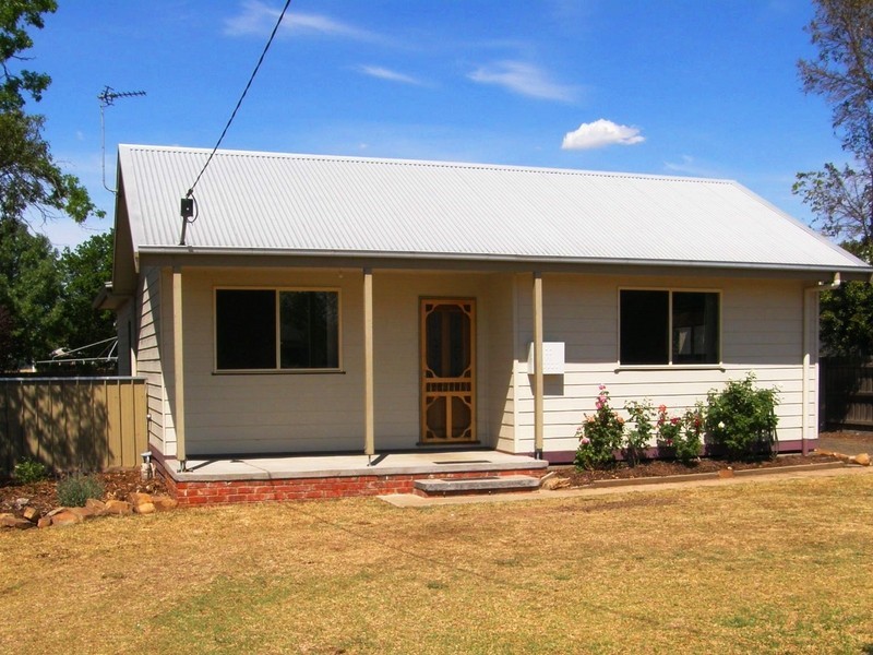 72 Powerscourt Street, Maffra VIC 3860