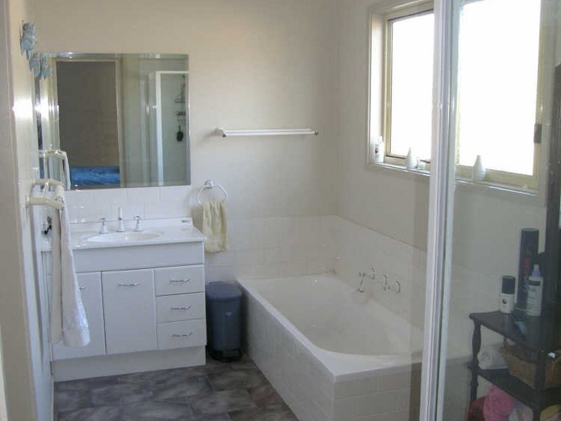 72 Powerscourt Street, Maffra VIC 3860