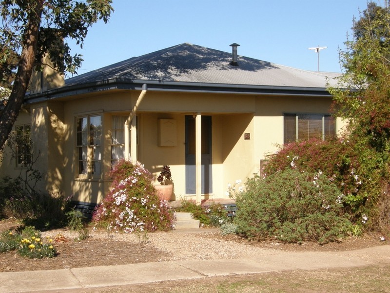 35 Knight Street, Maffra VIC 3860