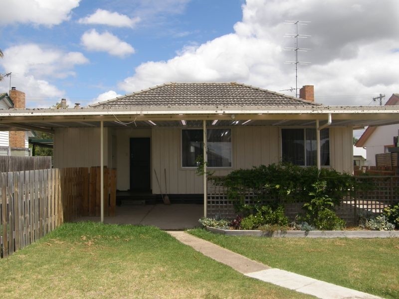 30 Knight Street, Maffra VIC 3860