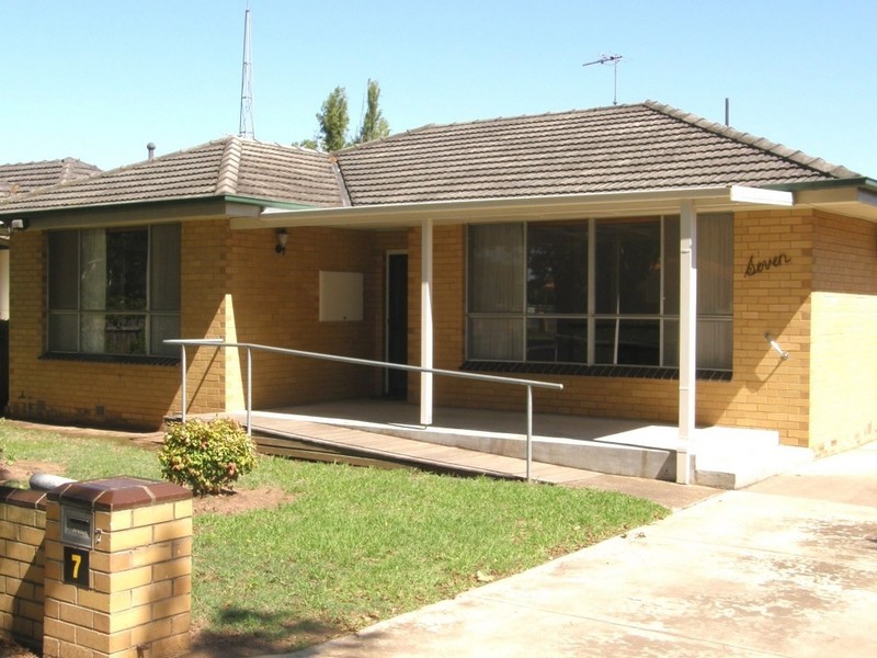 7 McMillan Street, Maffra VIC 3860