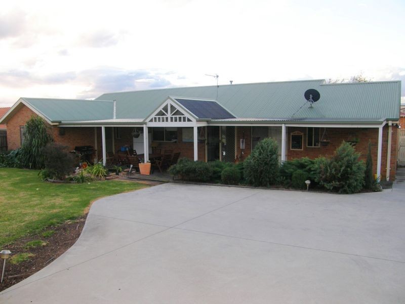 10 Cedarwood Drive, Maffra VIC 3860