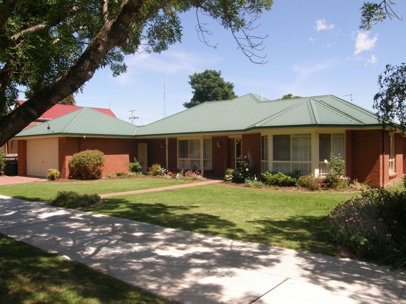 13 Pearson Street, Maffra VIC 3860