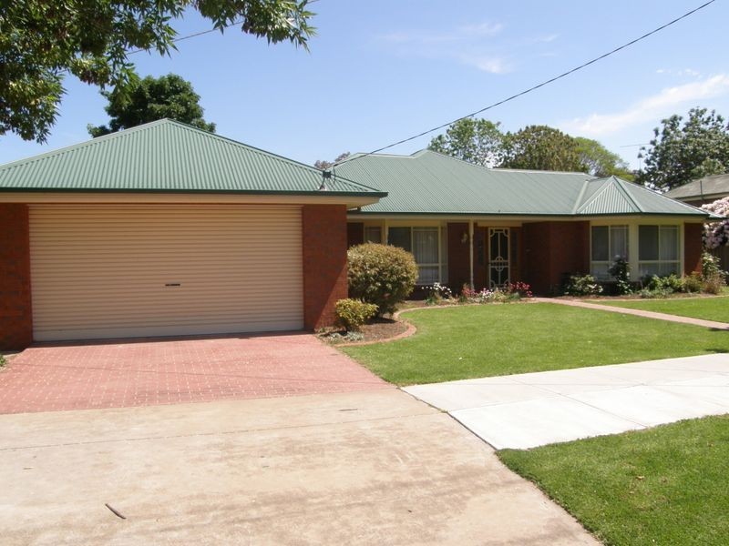 13 Pearson Street, Maffra VIC 3860